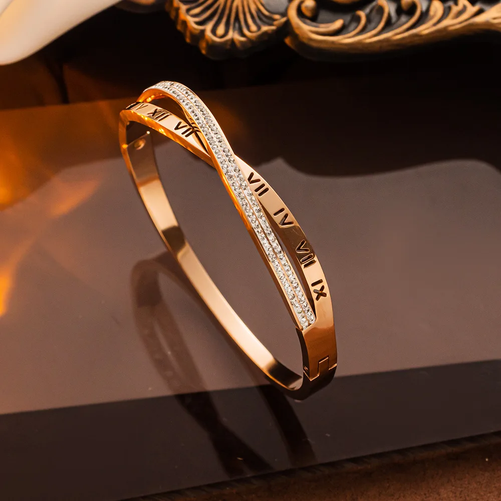 Bracelet croisé à chiffres romains et strass — vue 2