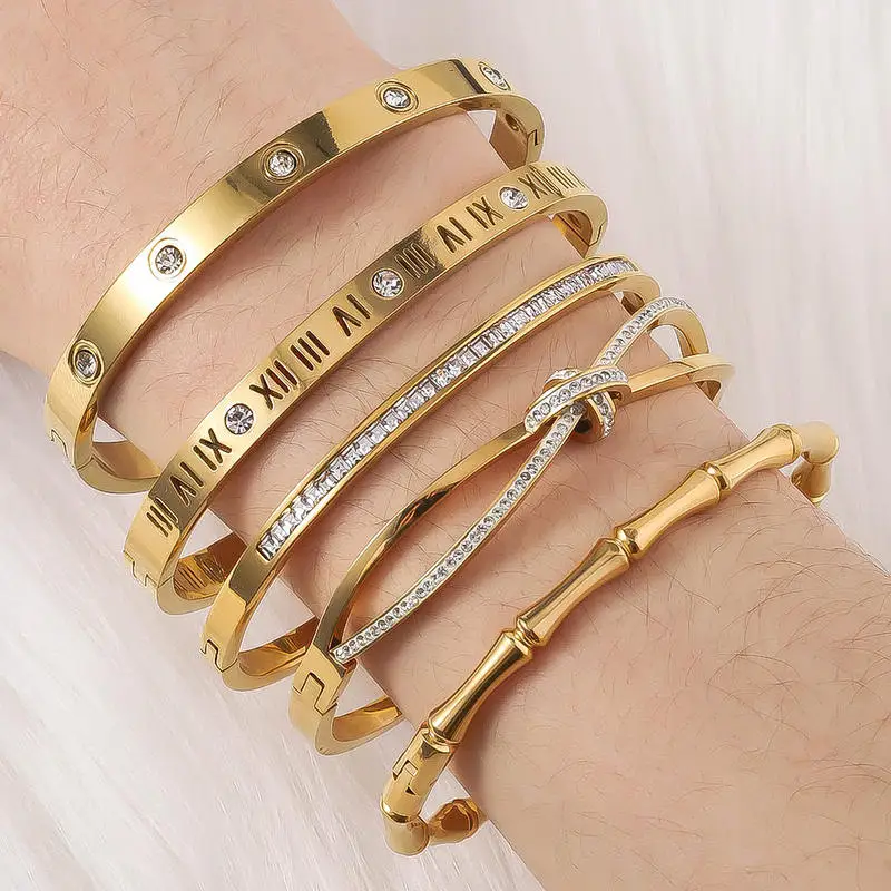 Bracelets joncs à motifs romains et géométriques — vue 2