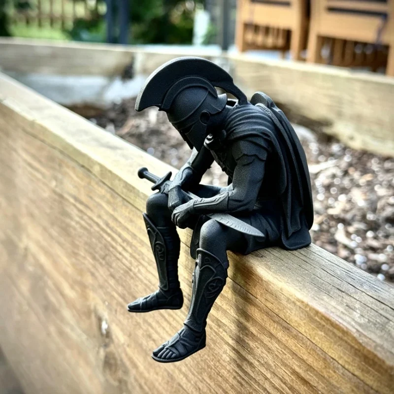 Guerrier antique assis — figurine noire — vue 4
