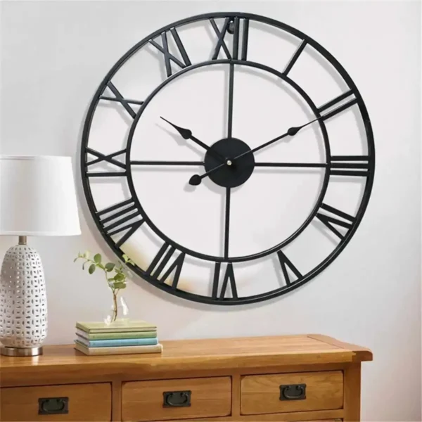 Horloge murale à chiffres romains — métal, 40 cm