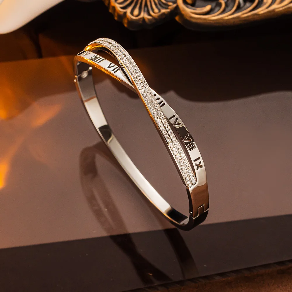 Bracelet croisé à chiffres romains et strass — vue 4