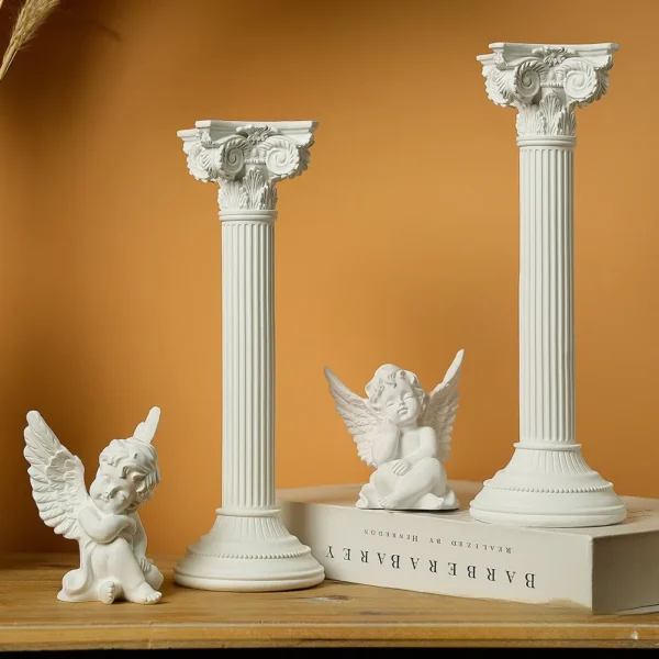 Chérubins et colonne décorative en résine
